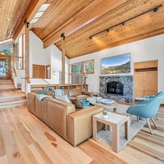 Pet-Friendly Home, Deck, 1 Mile to Alpine Meadows