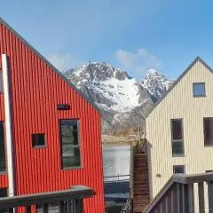 Modern apartment by the sea in Henningsvær