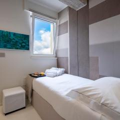 Solo Retreat - Independent Single Suite