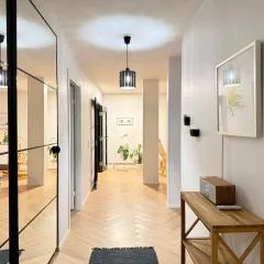 101 m2 Bright four-room apartment near the city center
