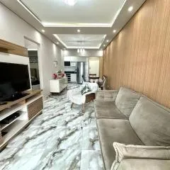 Apto Confortável e Reformado a 200m da Praia da Guilhermina - 2 Vagas, WiFi e Roupas de Cama Inclusas!