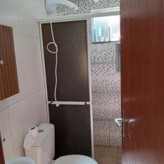 Quarto com ótima localização, perto de mercados e pontos de ônibus