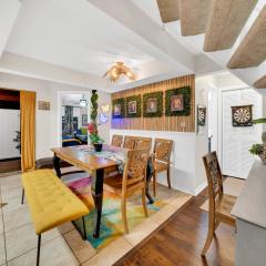 Zen Jungle House by Busch Gardens Sleeps 12 with Outdoor Games & Detached Play Space!