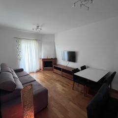 Lindo apto com varanda, vista maravilhosa e lareira