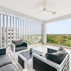 Tropical Horizons - Chic Family Stay with Pool