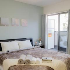 Room near Korea Town and Osaka Expo