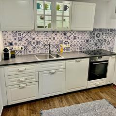 Steinhaus im Zentrum, 50 m zum Meer