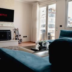Whole Floor Apartment In Upscale Neighborhood