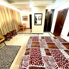 Luxury Apartment Opposite AirPort DHA 8 Raya