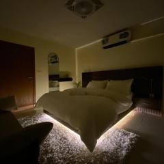 Skyluxe 2 Chic 1Bedroom w Rooftop Club N Pool Access