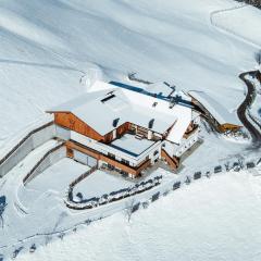 ALMRESIDENZ UNTERRAIN -1 km BY CAR DISTANCE SKI SLOPES KRONPLATZ