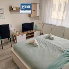 AwesHome City Apartment - 3 Bedrooms and Free parking