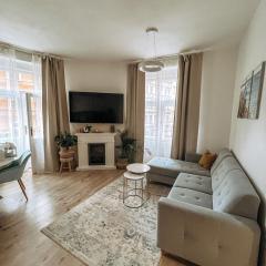 Stylish 1 bedroom plus office at amazing location