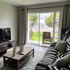 Hout Bay Haven - close to beach and shops