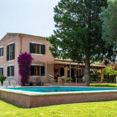 Villa in Alcudia with passion and care in every detail by Renthousing