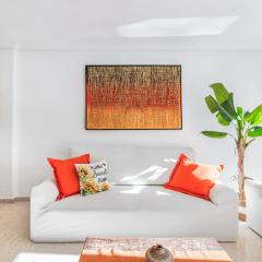 New Charming Apartment by the beach with swimming pool, parking & tennis court