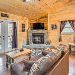 Deck and Fire Pit Smoky Mountain Cabin Hideaway!