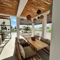 Bahari View, Stylish Penthouse with breathtaking oceanviews and private rooftop pool