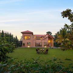 StayVista at Simply Beige with Jacuzzi, Wi-Fi, BBQ