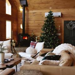 Award-winning A-frame Chalet W Cedar Tub & Views