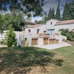 Lodge with private pool surrounded by vineyards