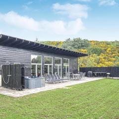 Six-Bedroom Holiday Home In Ebeltoft