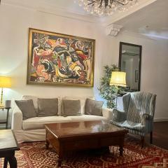 Small stylish room with comfortable queen-size bed in very large, beautifully decorated shared flat in the historic centre of Malaga