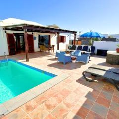 Villa Citrus - Playa Blanca, private heated pool, air conditioner