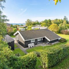3 Bedroom Pet Friendly Home In Ebeltoft