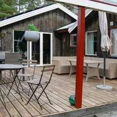 Nice Home In Muskö With Wifi