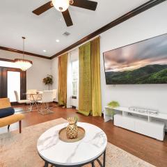 Vibrant Vegas Vibes - Hot Tub & Games - Perfect 4 Family & Groups