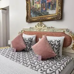 Elegant 5 bedr apartment with sauna in the centre, near Viru and Old Town, with private parking