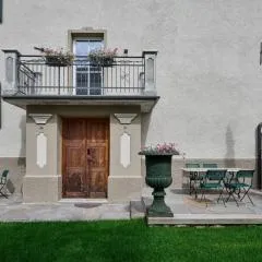 Villa Donata - Luxuriöses & großzügiges Apartment im Herzen von Kaltern, mit Innenhof, kostenlosem Parkplatz direkt am Haus