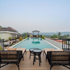 ELIVAAS 1 BHK with Rooftop Pool - Kamerios Skye