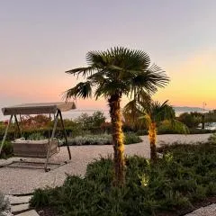 Luxury Apartment St Hedonist with Pool and Garden