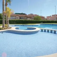 Soleada casa con piscina R50 by Novadesta