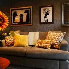 Modern Chic Apartment, Lift Access & Free Parking