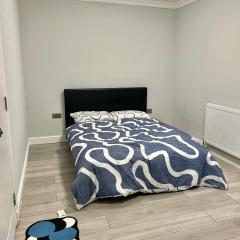 Double Room in Colindale With Shared Bathroom
