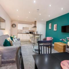 Apartment 1 The Keyes- Stylish & Spacious Apartment With Free Parking