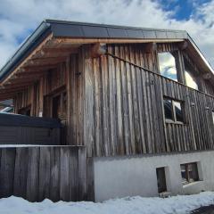 Chalet Abeille 12 Guests • Hot Tub • Free Ski Bus