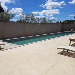 CHEZ BABOU studio d'artistes avec piscine, parking