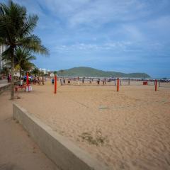 Apto com churrasqueira e wi-fi a 650m da praia