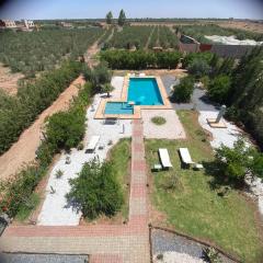 Maison unique avec une magnifique piscine