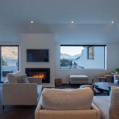 Villa Awa- Lake Views- BBQ- AC- Garage