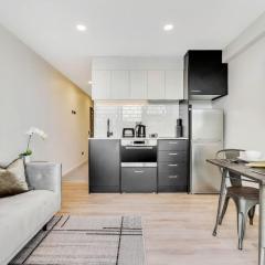 Modern Designed AC 1B Apt with Pool Gym Sauna in CBD