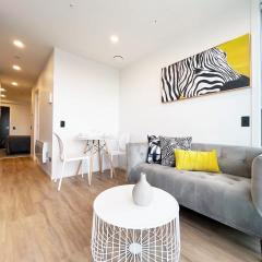 Stylish & Cozy 1 Bedroom Penthouse Apartment in CBD Near Skytower- Pool Gym Sauna