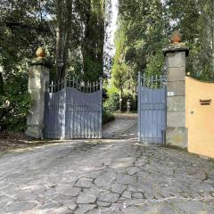 Apartment with pool and park near Florence