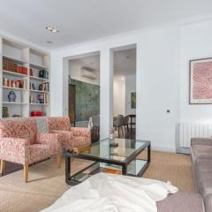 Charming and Spacious Apartment Steps from Gran Vía