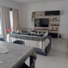 Depto con cochera cubierta adicional