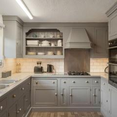 17th Century Cottage in Bideford Private Parking